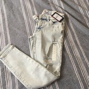 Light wash destroyed jeggings {Tommy Hilfiger}